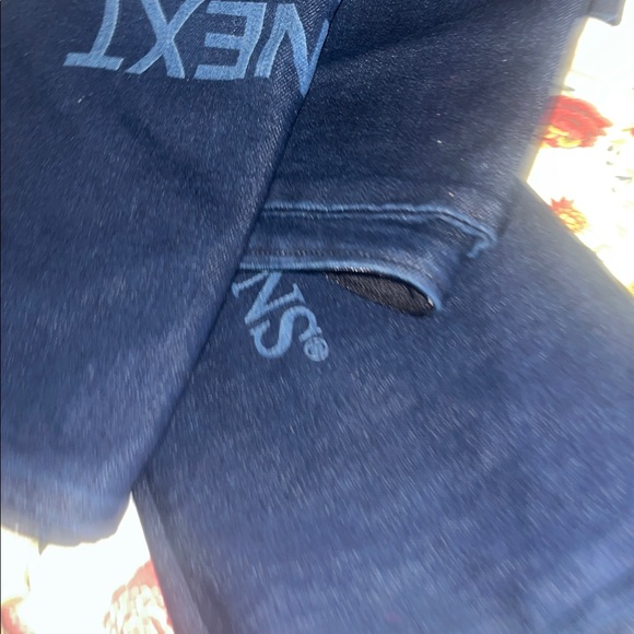 Guess - Picture 6 of 6